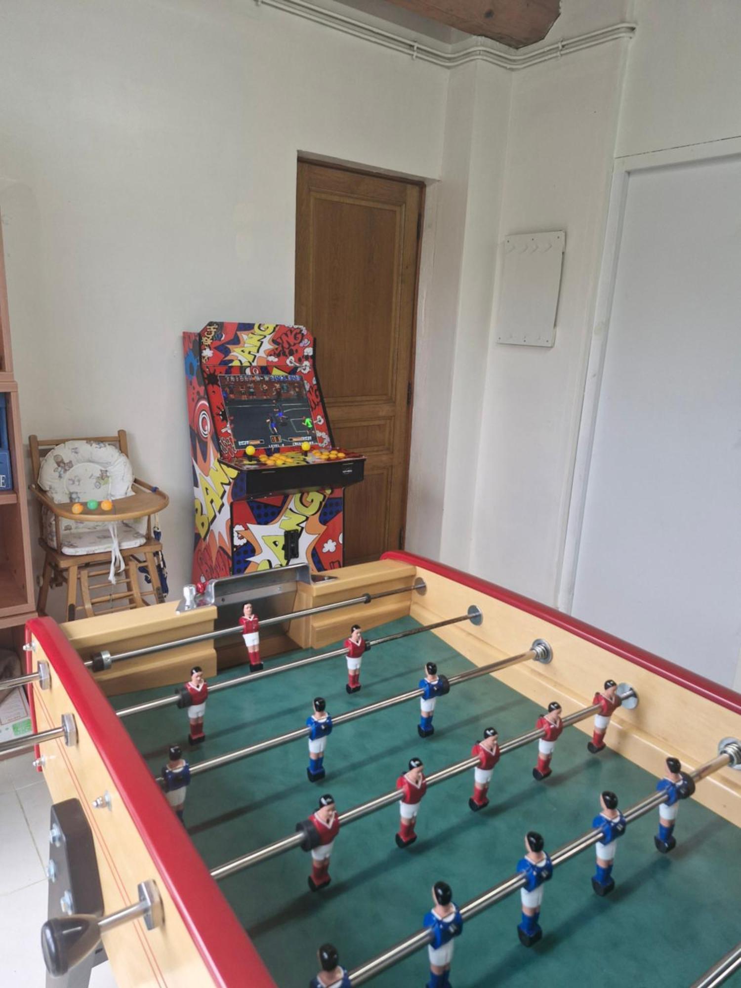 Le So Art, Grande Maison 4 Chambres, Terrain De Petanque, Grand Jardin Clos, Flipper, Babyfoot, Jeux Arcade, Ping Pong,1 Km Mer, Proche Golf, Port En Bessin, Bayeux Et Plages Du Debarquement, Adaptee Enfants Commes Εξωτερικό φωτογραφία